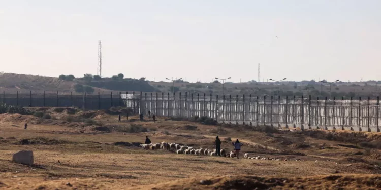Egipto teme que los gazatíes asalten la frontera cuando las FDI amplíen la operación de Rafah