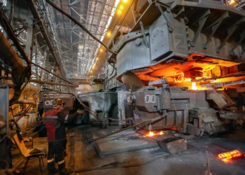 Gigante ucraniano del acero enfrenta caída del 31% en producción