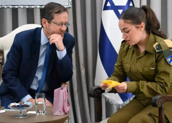 Rehén rescatada en Gaza vuelve al servicio militar activo