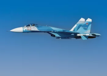 El legado del Su-27 Flanker frente a los innovadores F-22 y F-35
