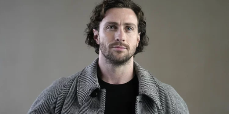 Se ofrece el papel de Bond al actor judío Aaron Taylor-Johnson