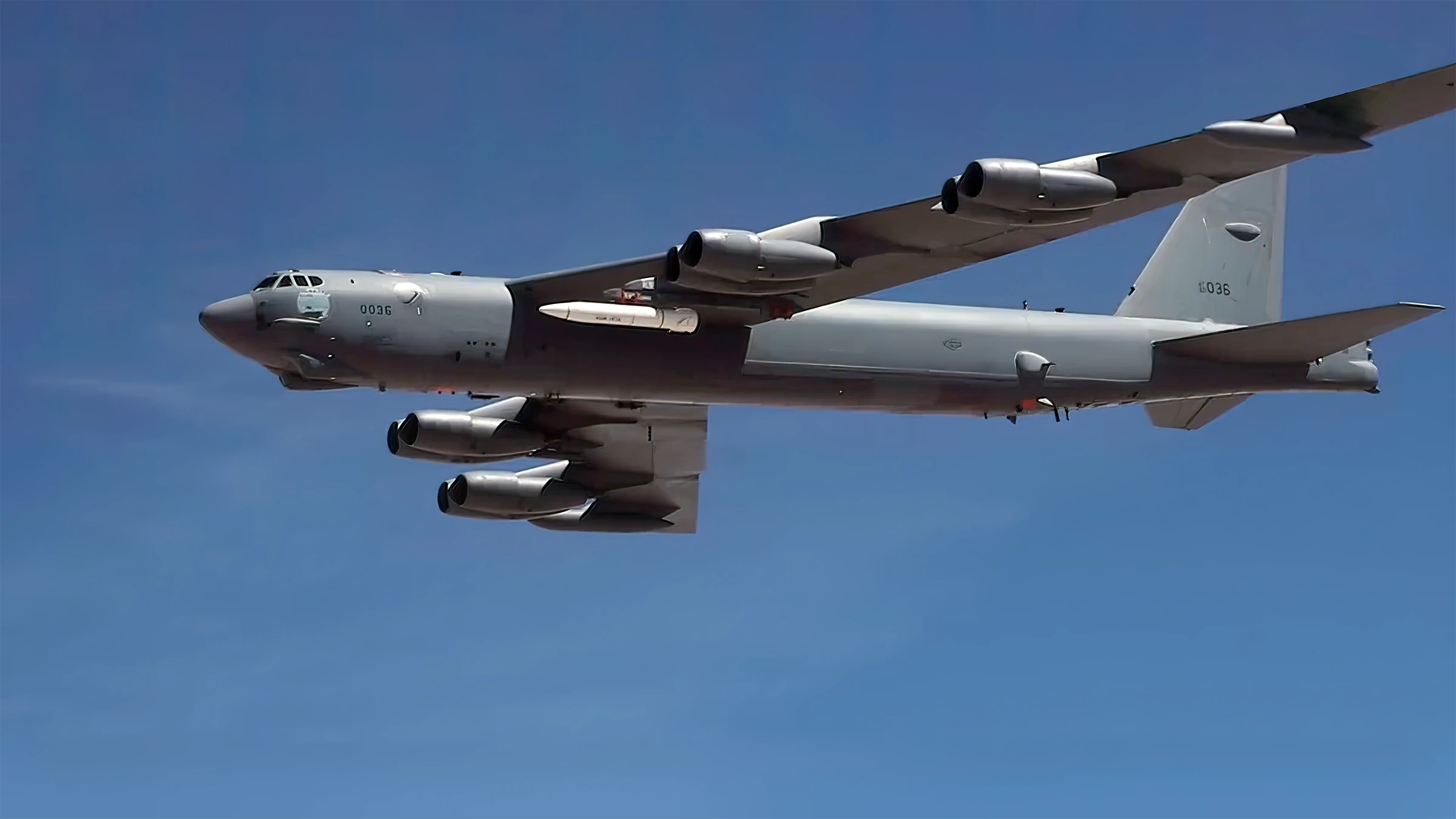 EE. UU. prueba con éxito un arma hipersónica desde un B-52