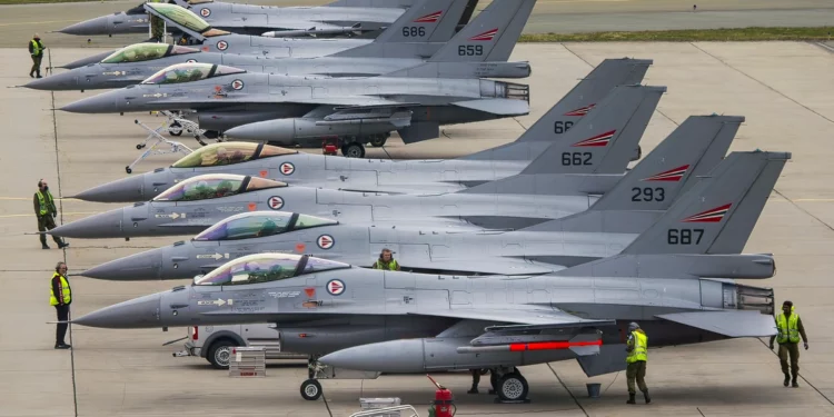 Holanda entierra toda oposición al suministro de F-16 a Ucrania