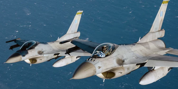 Grecia pone a la venta sus viejos F-16 y Mirage 2000