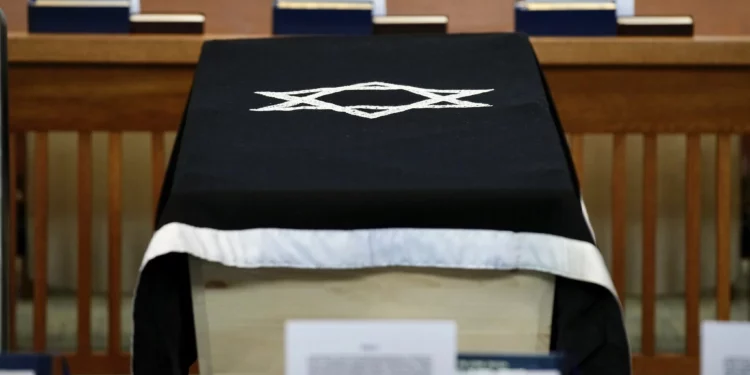 Funeral por Joe Lieberman en la sinagoga de su ciudad natal