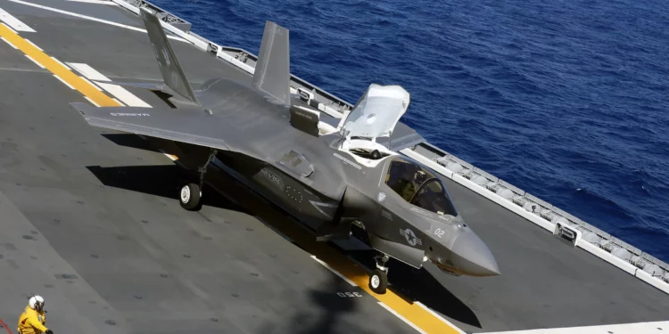 Japón transforma destructores Izumo en portaaviones para F-35B