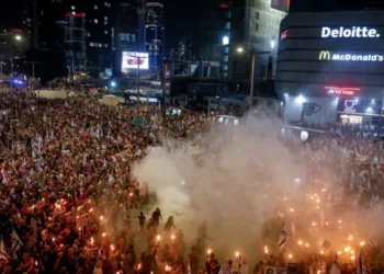 Enfrentamientos entre la policía y manifestantes de izquierda en Tel Aviv