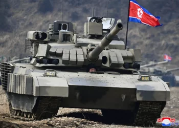 Kim Jong Un supervisa ejercicios militares desde un nuevo tanque