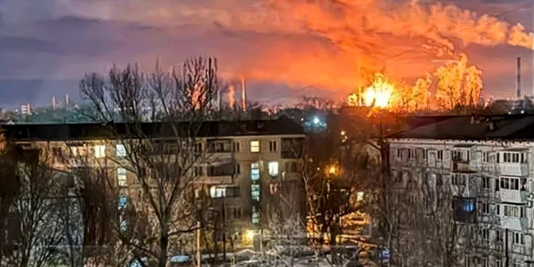 Drones de largo alcance ucranianos atacan refinería de petróleo rusa