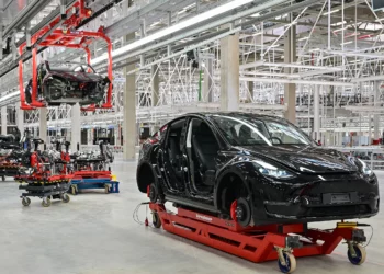 Ataque ecoterrorista detiene producción de Tesla
