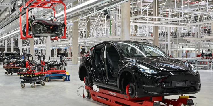 Ataque ecoterrorista detiene producción de Tesla