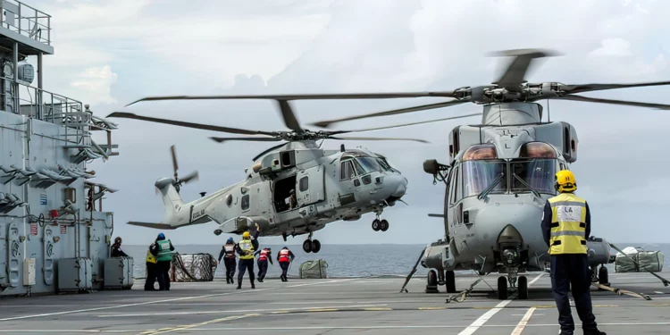 Flota de helicópteros Merlin de la Royal Navy recibe impulso