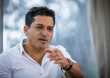 Ministro se opondrá a cualquier acuerdo que incluya el fin de la guerra