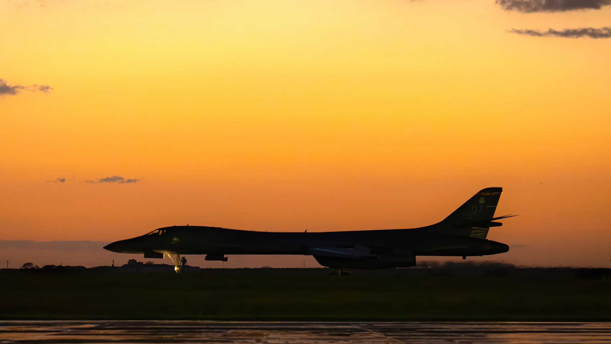 Dos bombarderos B-1B Lancer aterrizan a las puertas de Rusia