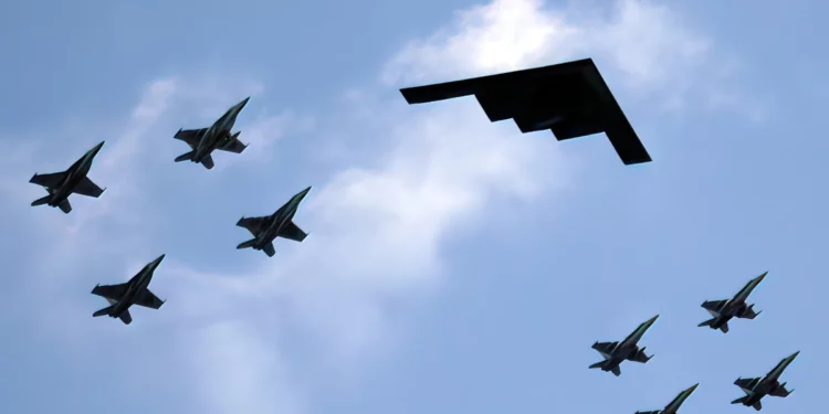 Cazas F-22, F-35 y B-2 vs. Corea del Norte: ¿Quién prevalece?