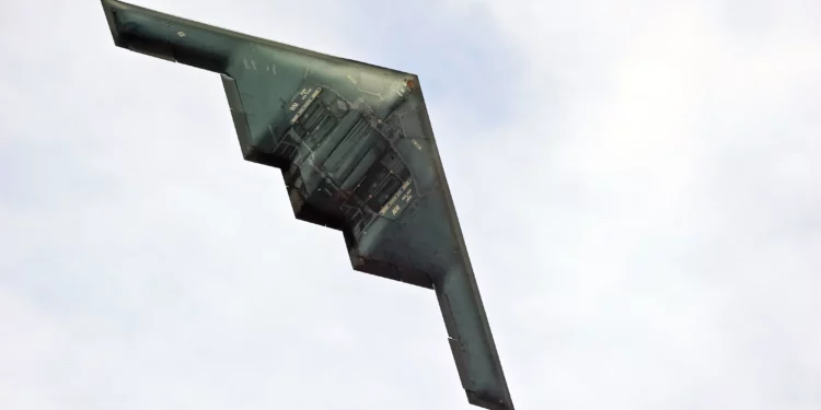 Impresionante despliegue de 12 bombarderos B-2 Spirit