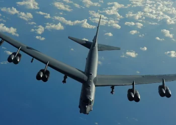 2 bombarderos B-52 aterrizan en el aeropuerto civil de Chennault