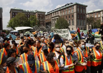 Columbia comienza a suspender a los estudiantes que permanecen en el campamento antiisraelí