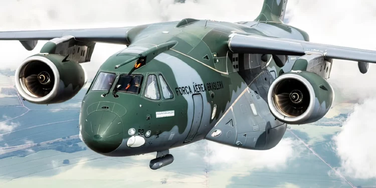 Embraer lidera debate sobre defensa aérea de la Amazonía en FIDAE 2024