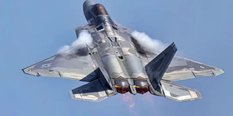 El dilema sin solución del caza F-22 Raptor