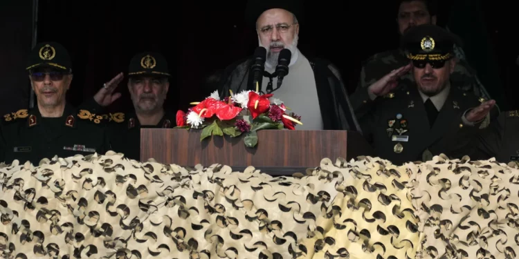 El presidente de Irán, Ebrahim Raisi, advirtió que cualquier invasión israelí resultaría en una respuesta “masiva y dura”.