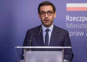 Archivo: El ministro de Asuntos Exteriores francés, Stéphane Sejourne, habla durante una conferencia de prensa conjunta con su homólogo polaco en Varsovia, el 15 de enero de 2024. (Wojtek Radwanski/AFP)
