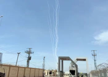 Hamás ataca con cohetes el centro de Israel desde Rafah