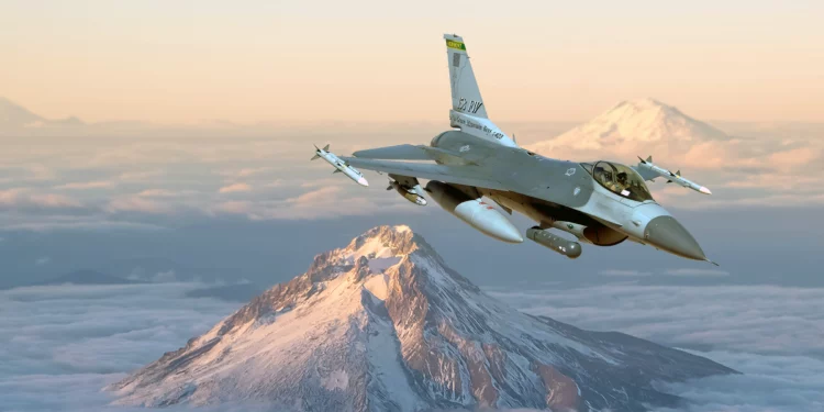 La impresionante maniobrabilidad del F-16 Fighting Falcon