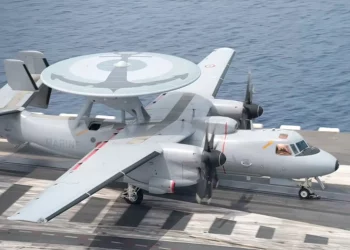 E2C Hawkeye desde el portaaviones Charles de Gaulle a Rumanía