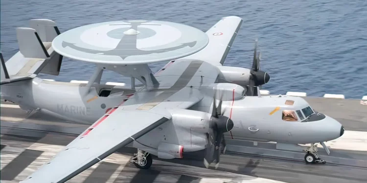 E2C Hawkeye desde el portaaviones Charles de Gaulle a Rumanía