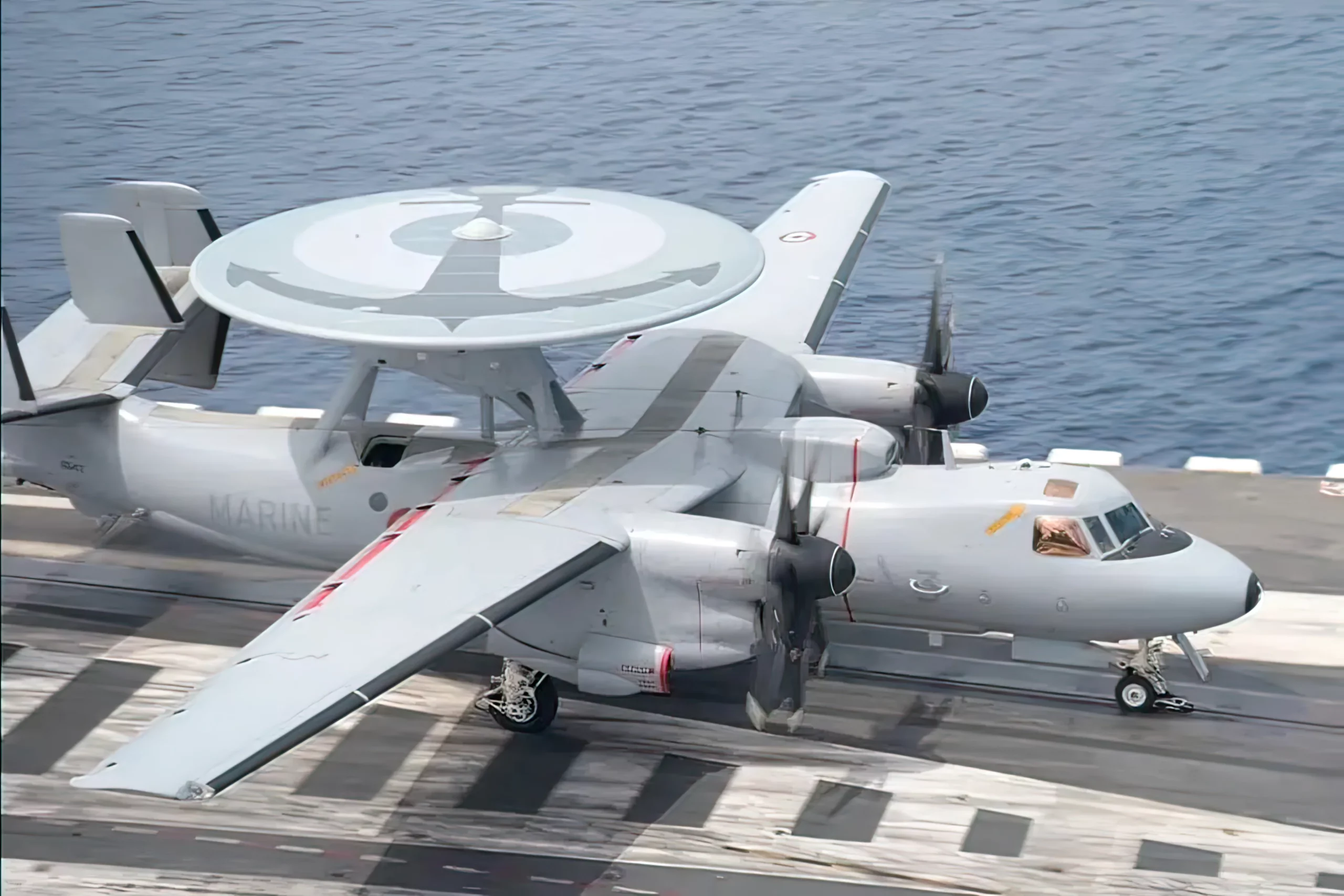 E2C Hawkeye desde el portaaviones Charles de Gaulle a Rumanía