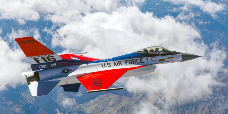 F-16 Viper de EE. UU. muestran sus nuevos colores