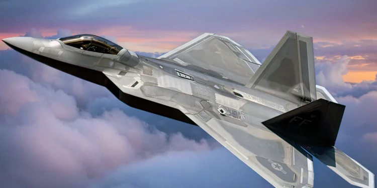 Rusia está furiosa: El caza furtivo F-22 Raptor se queda