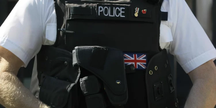 Oficial británico acusado de terrorismo por apoyar a Hamás
