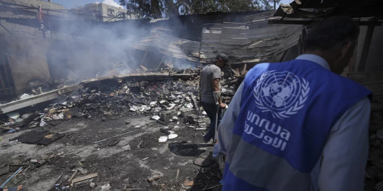 FDI ataca sala de comando de Hamás en escuela de la UNRWA en Gaza