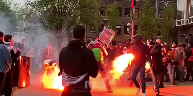 Manifestantes antiisraelíes ocupan la universidad de Ámsterdam