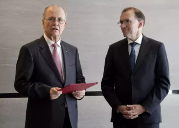 Palestinian Authority Prime Minister Mohammed Mustafa, left, after receiving a document handed over by Norway's Foreign Minister Espen Barth Eide, right, prior to a meeting for talks on the Middle East in Brussels, May 26, 2024.(AP Photo/Virginia Mayo)