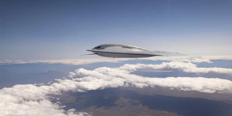 El B-21 Raider de EE. UU. comienza sus pruebas de vuelo