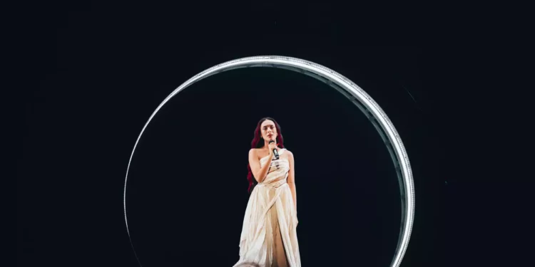 Eden Golan ensayando su canción 'Hurricane' en el escenario del Malmö Arena de Malmö, Suecia, el 3 de mayo de 2024. (Sarah Louise Bennett/UER)