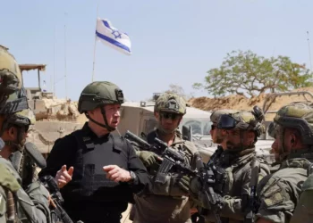 Defense Minister Yoav Gallant meets with FDI officers in southern Gaza's Rafah, May 26, 2024 (Ariel Hermoni/Defense Ministry)