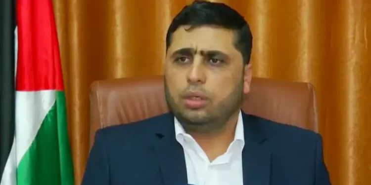 El portavoz de Hamás, Abdelatif al-Qinou, en declaraciones a un canal de televisión árabe el 7 de octubre de 2018. (Captura de pantalla: Youtube)