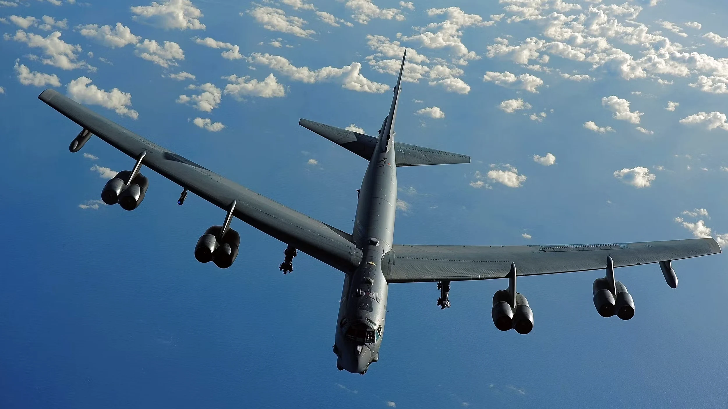 El bombardero B-52 con motores Rolls-Royce se retrasa