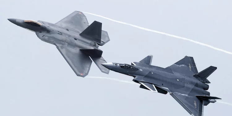 Así es como el F-22 Raptor pulverizaría a un J-20 en el aire