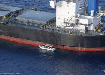 Hutíes atacan tres buques en el mar Rojo y el mar Arábigo