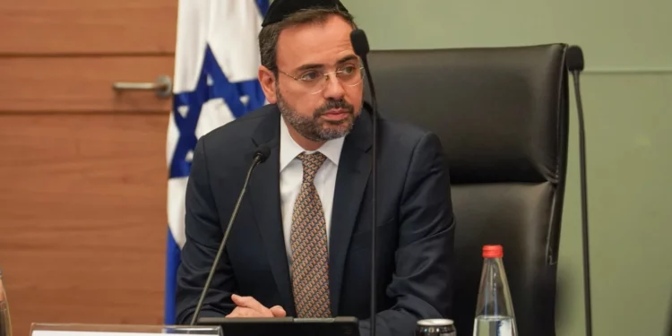 Knesset evacúa al ministro de Salud por sobre sospechoso