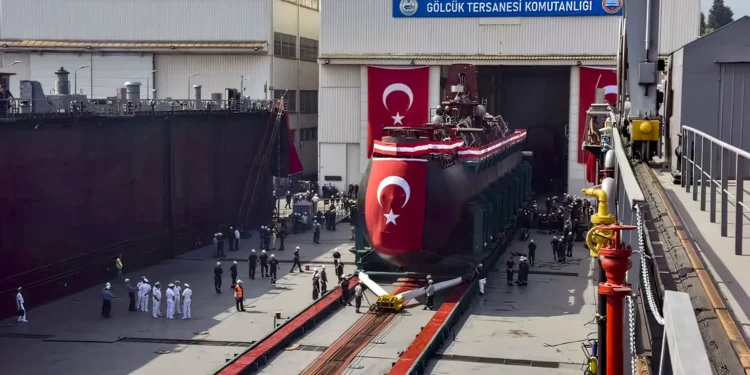 Flotación exitosa del submarino Muratreis de la clase Reis turca