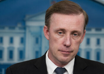 El asesor de seguridad nacional de Estados Unidos, Jake Sullivan, informa a los periodistas en la Casa Blanca, el 13 de mayo de 2024. (Doug Mills/The New York Times vía AP)