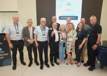 Dignatarios asisten a la ceremonia de colocación de la primera piedra de la nueva Facultad de Medicina Herta y Paul Amir de la Universidad de Haifa, el 2 de junio de 2024. (Cortesía)