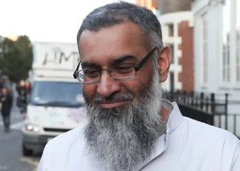 Anjem Choudary condenado a cadena perpetua por dirigir grupo terrorista
