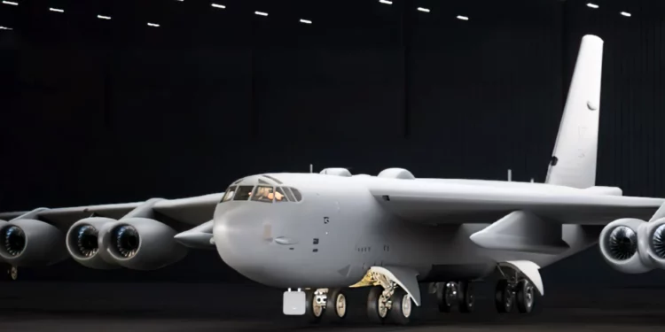 ¿Cuánto entrará en operaciones el nuevo Boeing B-52J?